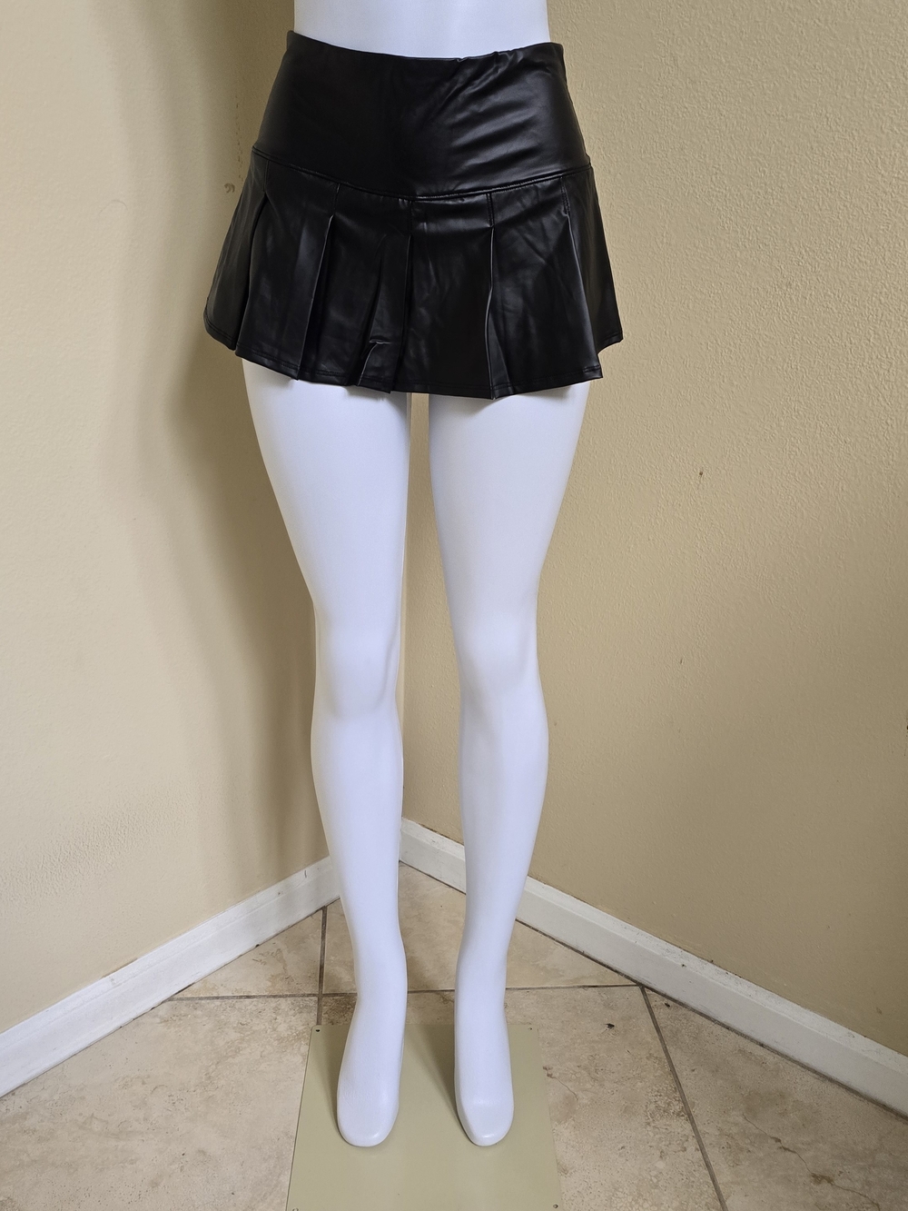 Faux Leather Pleated Mini Skirt in Black